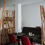 Robrooks Garni Hotel