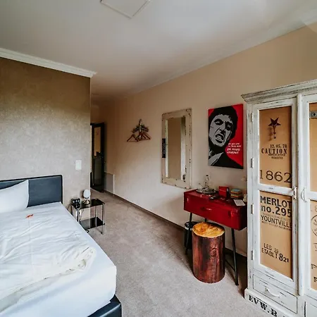 Robrooks Garni Hotell *