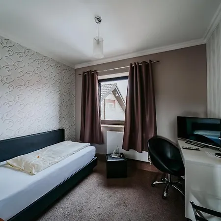 Robrooks Garni Hotel