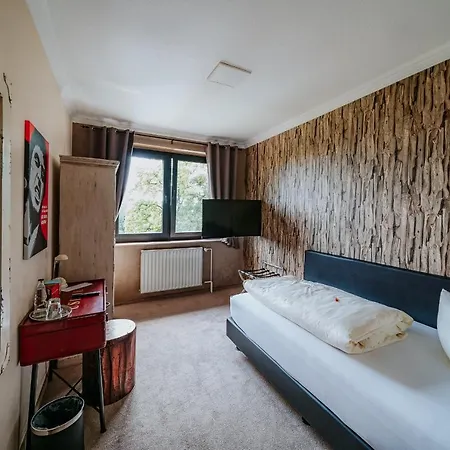 Robrooks Garni