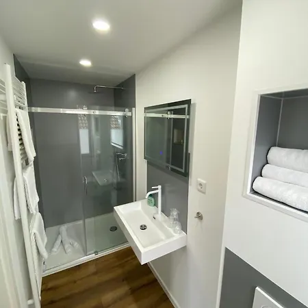 Robrooks Garni Hotel