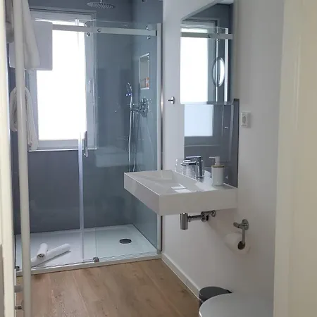 Robrooks Garni Hotel *