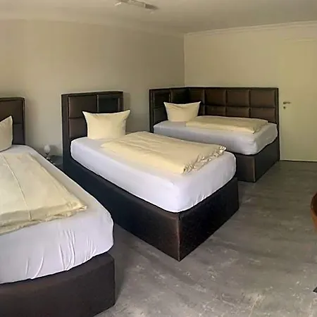 Robrooks Garni Hotel *