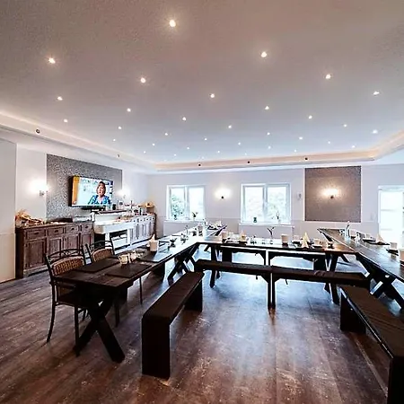 Robrooks Garni Hotel