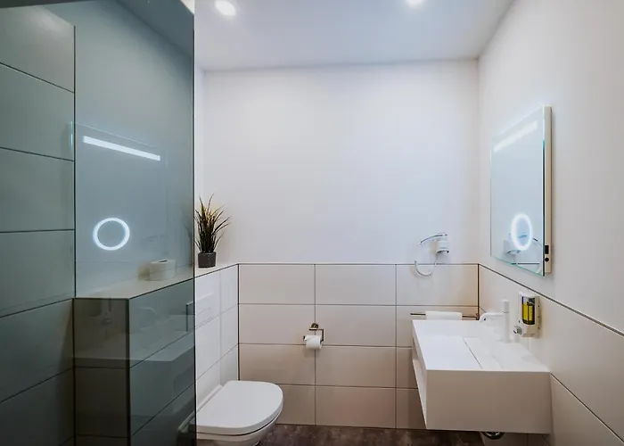 Robrooks Garni Hotel