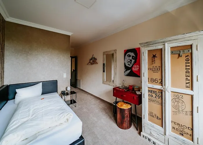 Robrooks Garni Hotel *