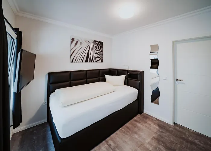 Robrooks Garni Hotel *